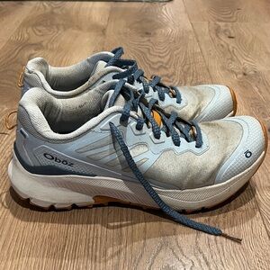 Women’s Oboz trail shoes size 8